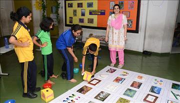 English teacher at Diamond Jubilee High School, Mumbai, receives award for excellence in lesson planning