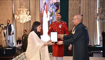 AKES, Pakistan alumna receives Sitara-e-Imtiaz award for outstanding national service and global impact