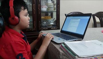 Parents commend online classes 